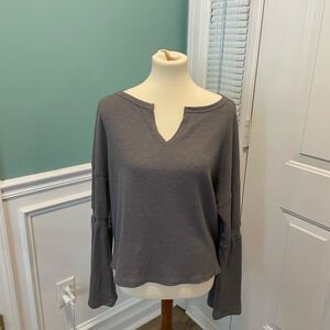 Women’s Grey Waffle Knit Long Bell Sleeve V Neck Top Medium